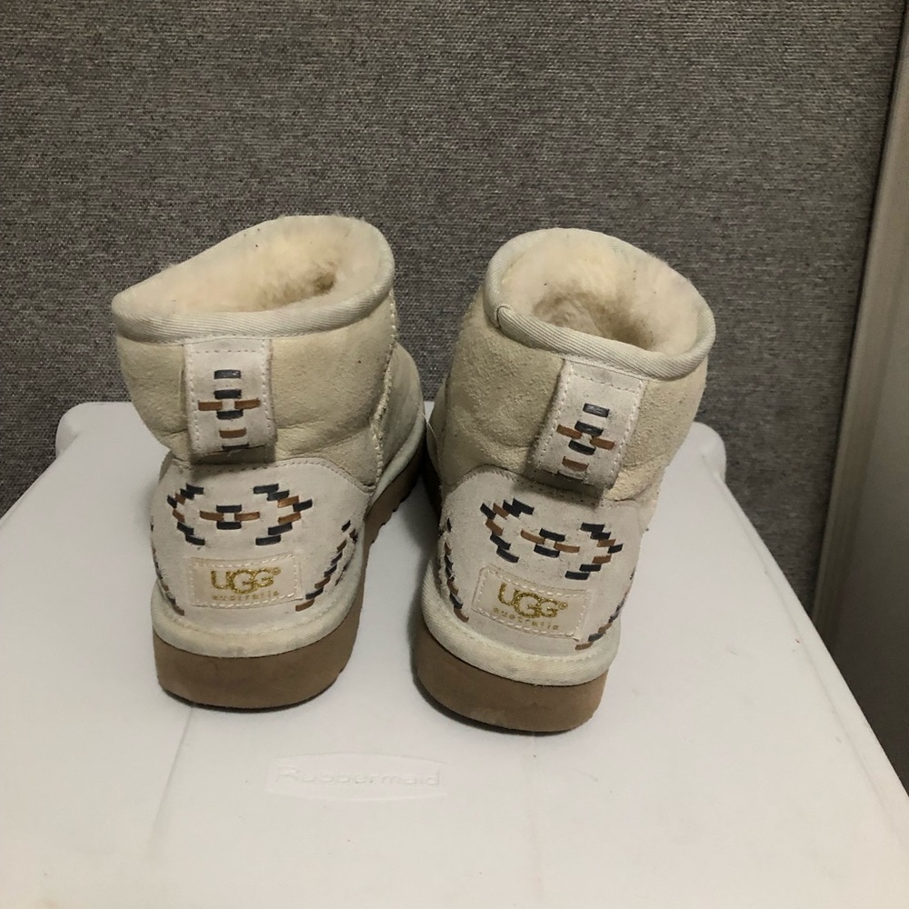 Ugg white low sued boot